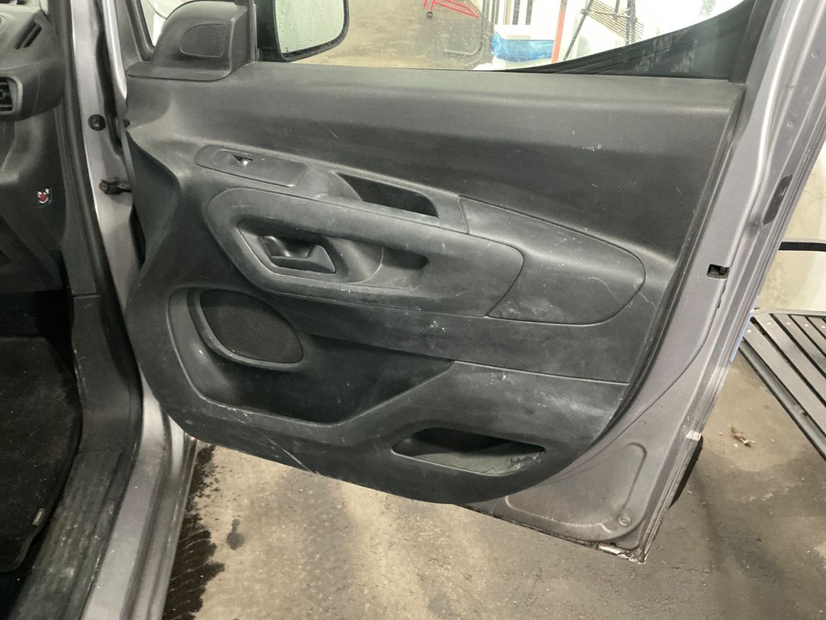 Opel Combo 2020 — photo 30