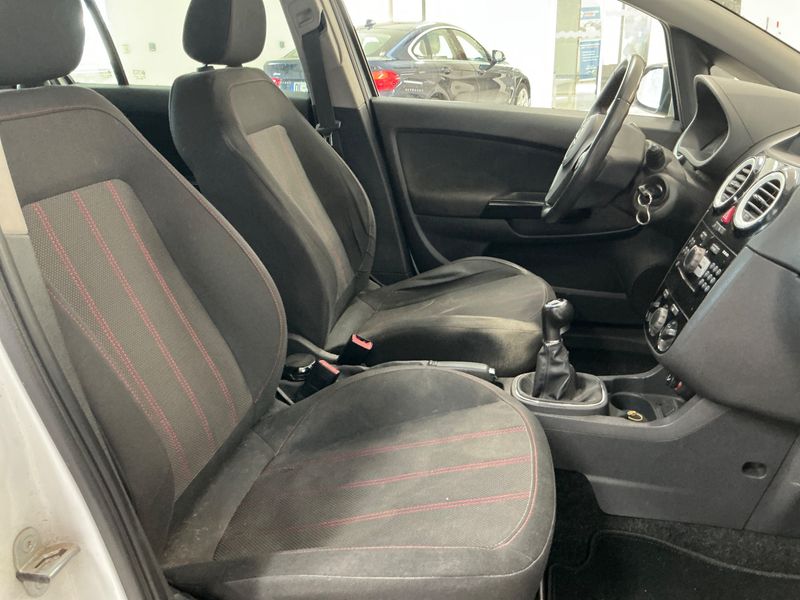 Opel Corsa 1.2 Color Edition 2011 – снимка 3