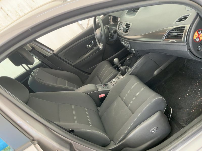 Renault Megane 1.2 Paris — zdjęcie 11