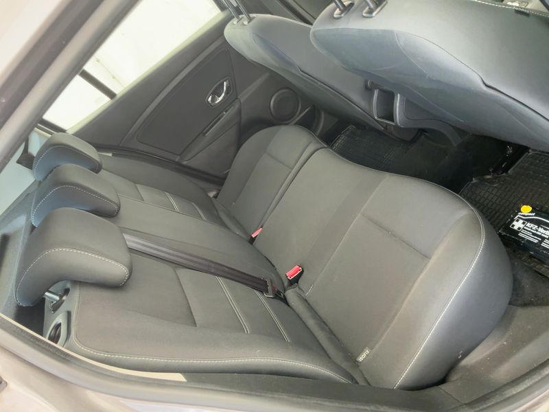 Renault Megane 1.2 Paris — zdjęcie 14