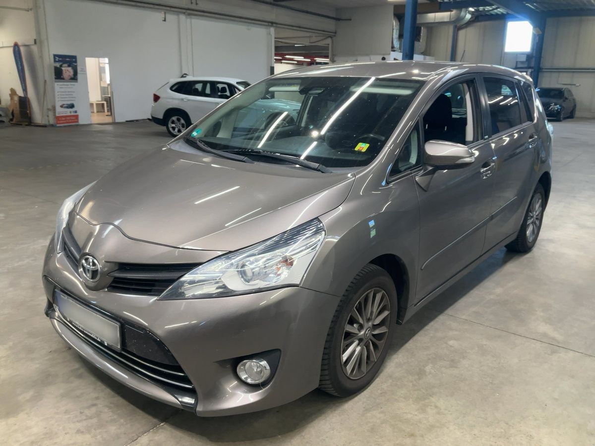 Toyota Verso 2016 — photo 1
