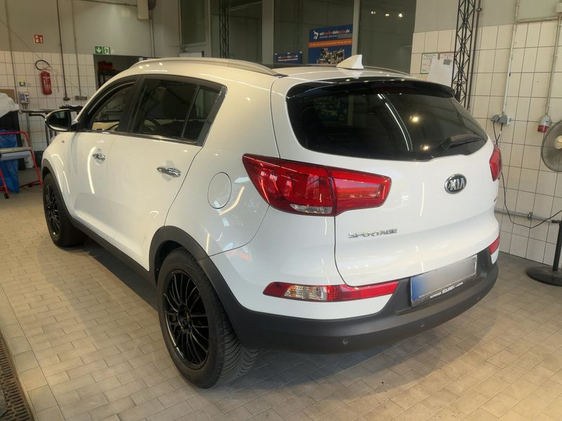 Kia Sportage 2.0 CRDi Spirit 4WD — zdjęcie 3