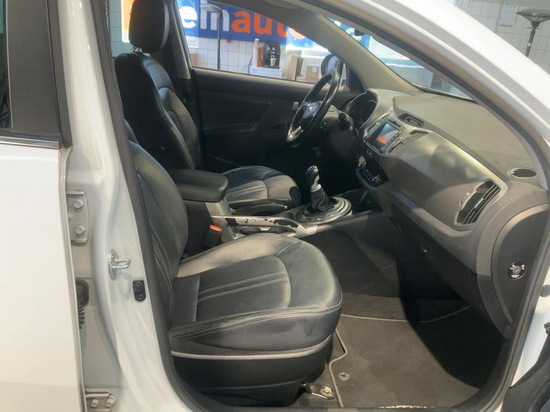 Kia Sportage 2.0 CRDi Spirit 4WD — zdjęcie 11