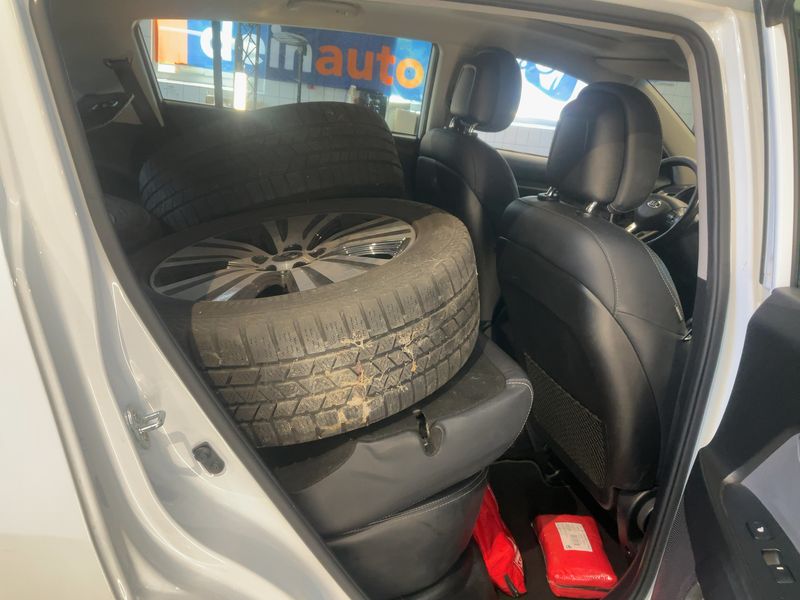 Kia Sportage 2.0 CRDi Spirit 4WD — zdjęcie 14
