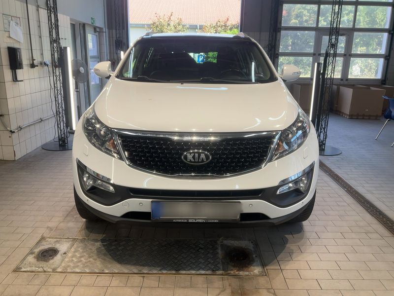 Kia Sportage 2.0 CRDi Spirit 4WD — zdjęcie 9