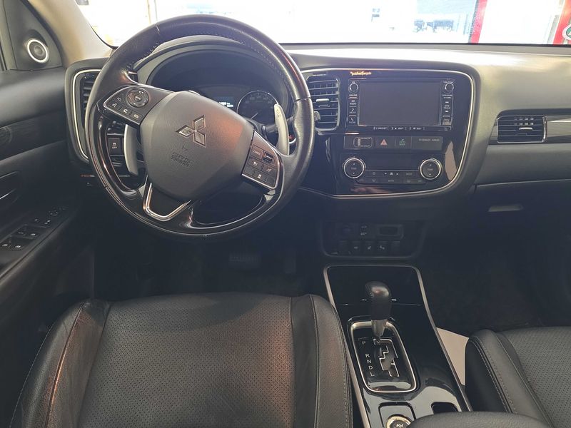 Mitsubishi Outlander 2.2 DI-D Diamant Edition 4WD — zdjęcie 11