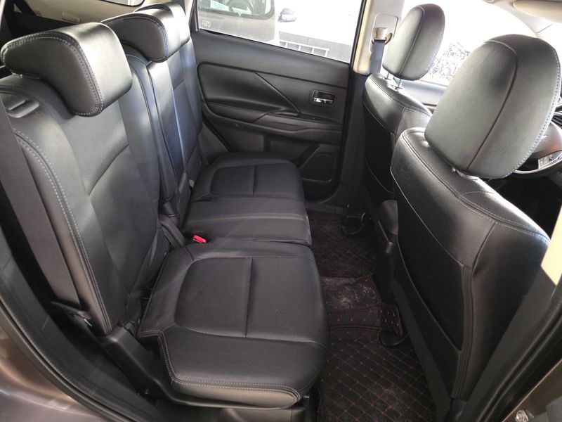 Mitsubishi Outlander 2.2 DI-D Diamant Edition 4WD — zdjęcie 14