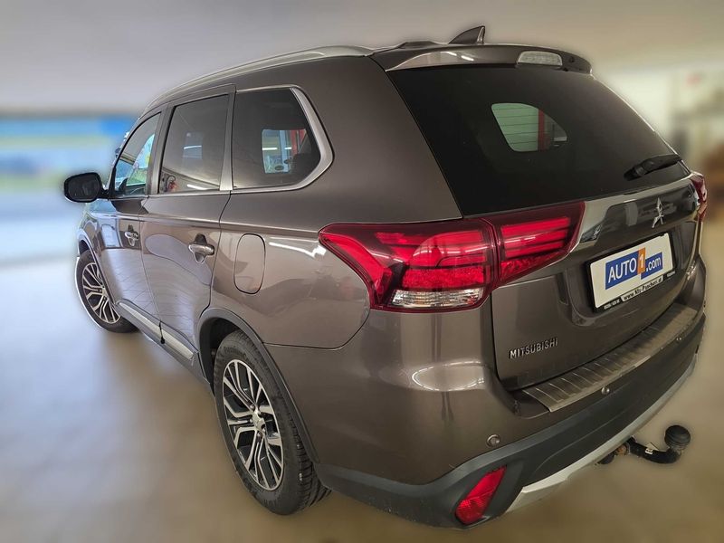 Mitsubishi Outlander 2.2 DI-D Diamant Edition 4WD — zdjęcie 3