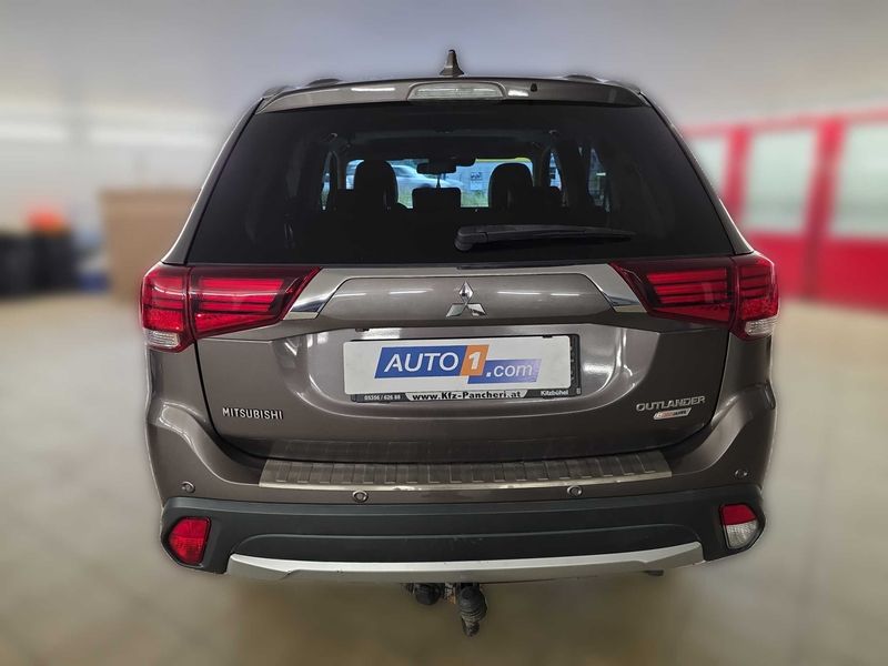 Mitsubishi Outlander 2.2 DI-D Diamant Edition 4WD — zdjęcie 4