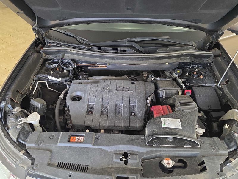 Mitsubishi Outlander 2.2 DI-D Diamant Edition 4WD — zdjęcie 8