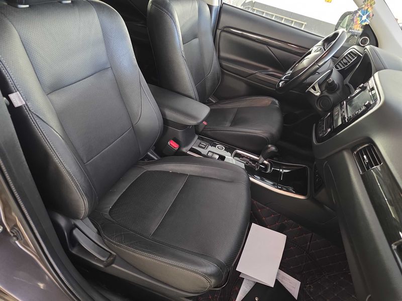 Mitsubishi Outlander 2.2 DI-D Diamant Edition 4WD — zdjęcie 10