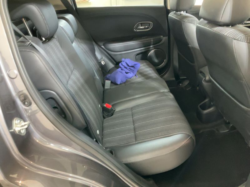 Honda HR-V 1.5 i-VTEC Elegance — zdjęcie 14