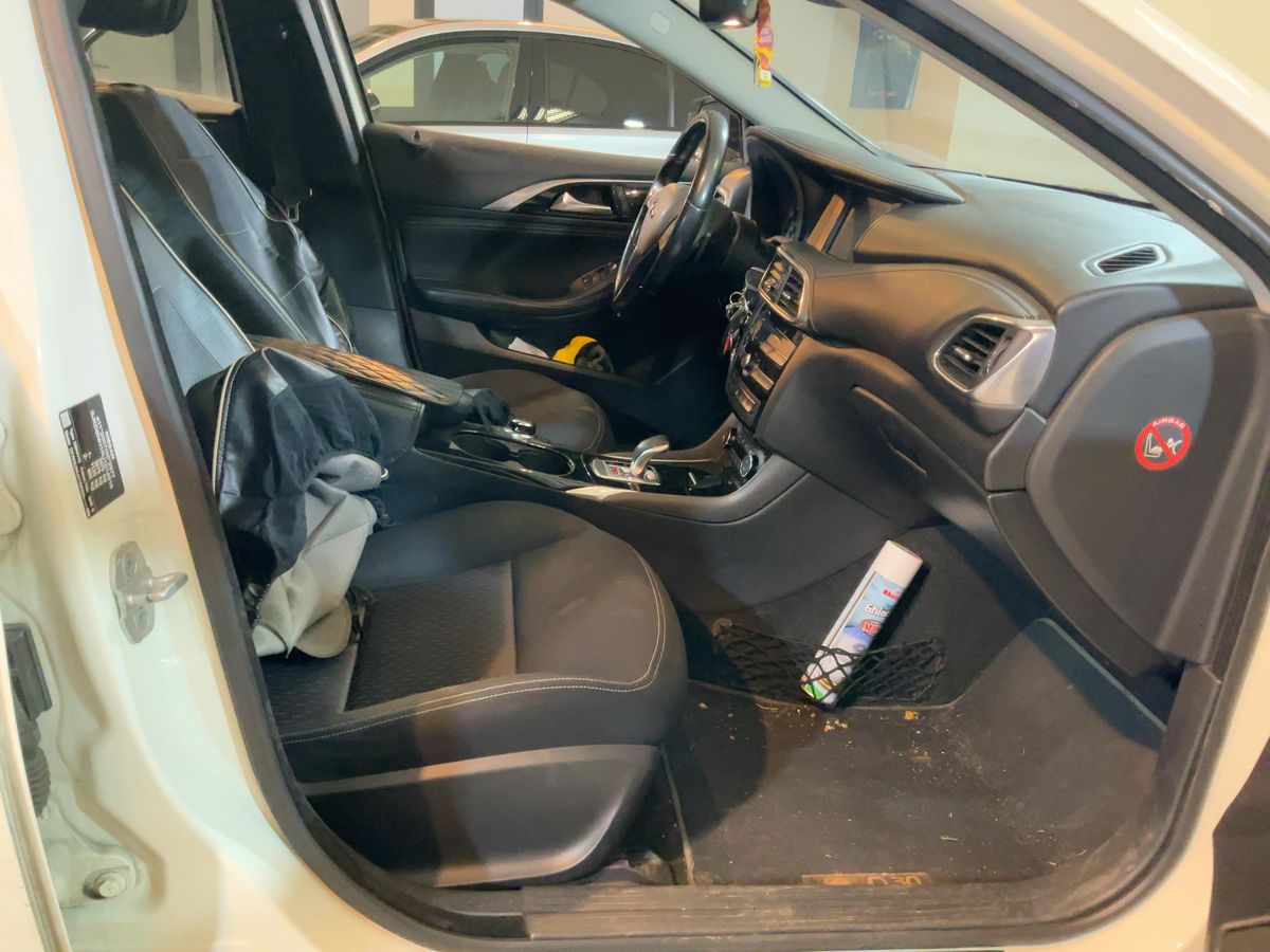 Infiniti QX30 2017 — photo 17