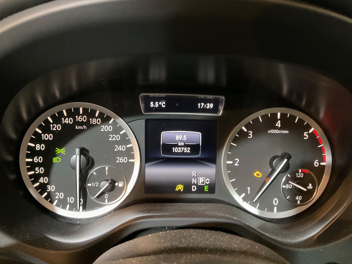 Infiniti QX30 2017 — photo 19