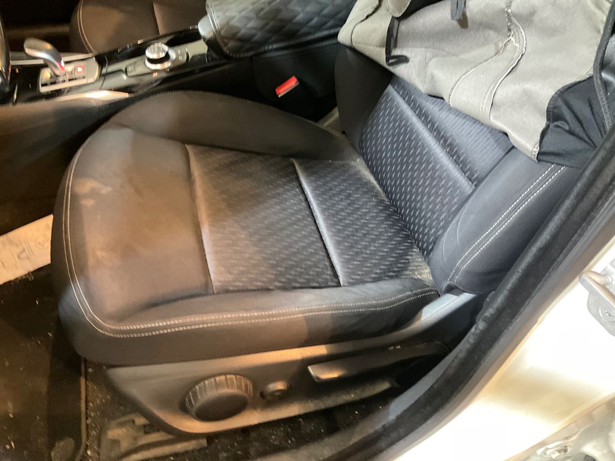Infiniti QX30 2017 — photo 28