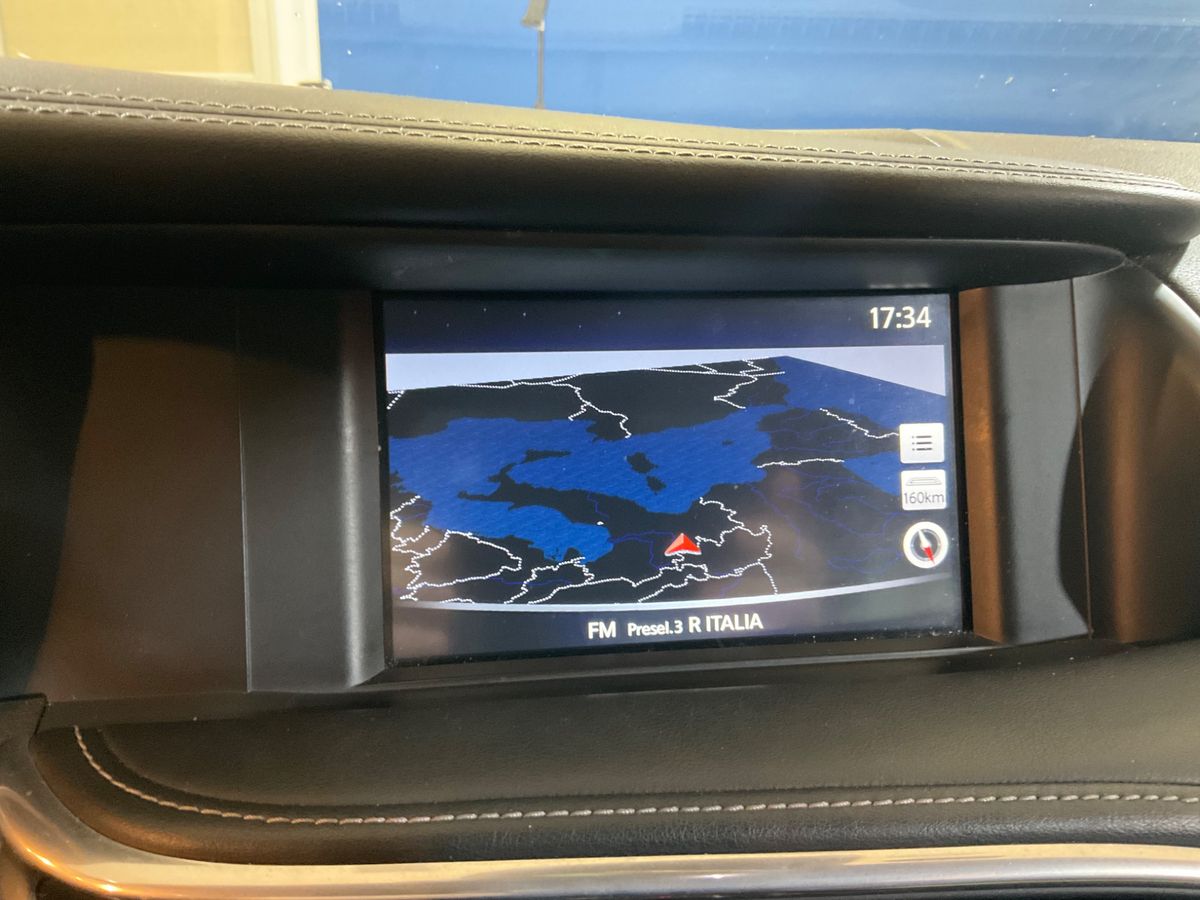 Infiniti QX30 2017 — photo 22