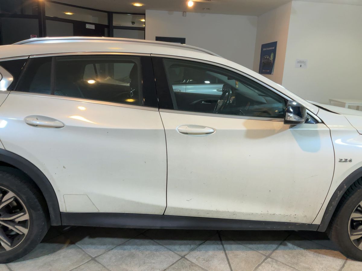 Infiniti QX30 2017 — photo 11