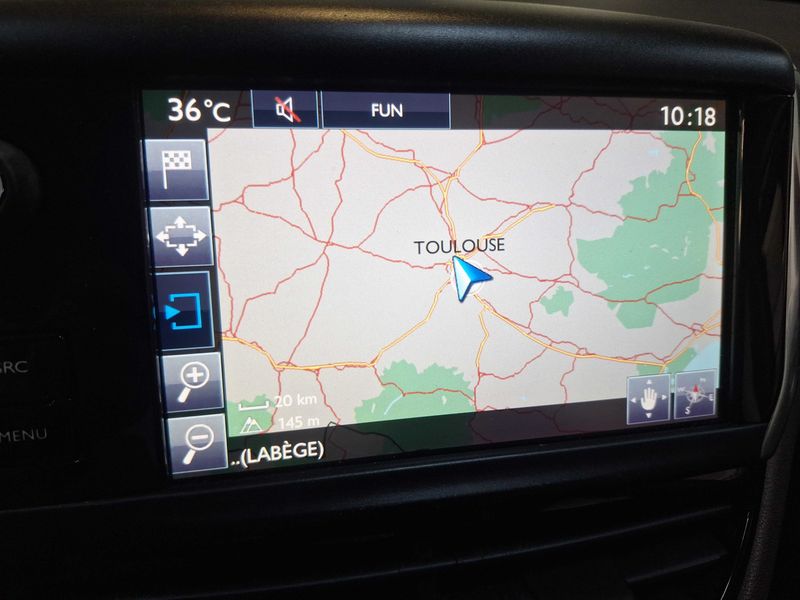 Peugeot 208 1.6 Blue-HDi Active Business 2017 – снимка 13