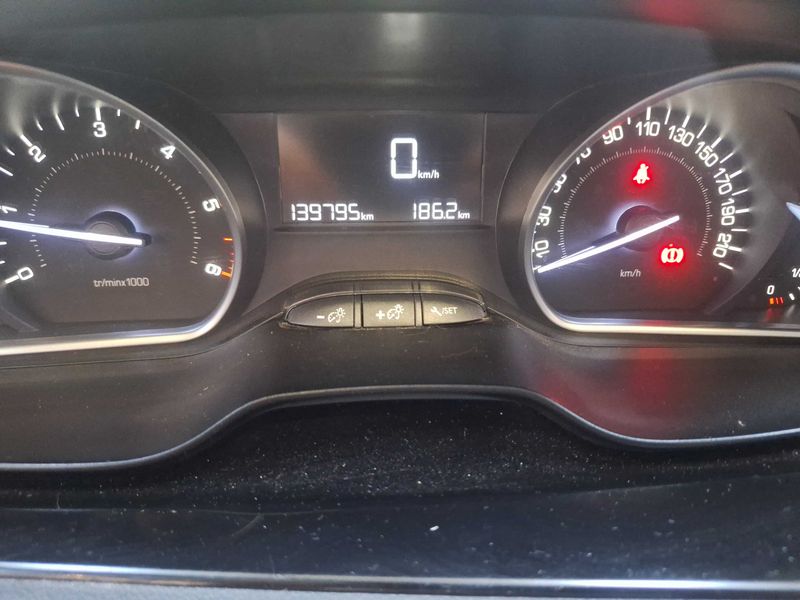 Peugeot 208 1.6 Blue-HDi Active Business 2017 – снимка 12