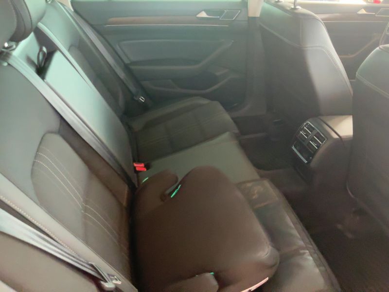 Volkswagen Passat Alltrack 2.0 TDI 4Motion BlueMotion Tech — zdjęcie 14