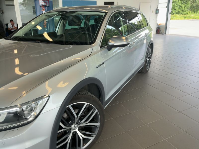 Volkswagen Passat Alltrack 2.0 TDI 4Motion BlueMotion Tech — zdjęcie 2