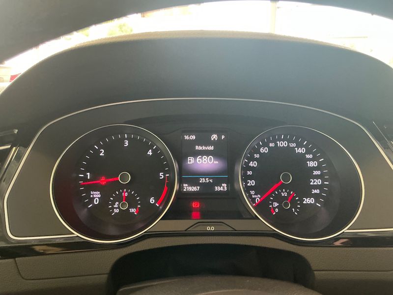 Volkswagen Passat Alltrack 2.0 TDI 4Motion BlueMotion Tech — zdjęcie 13