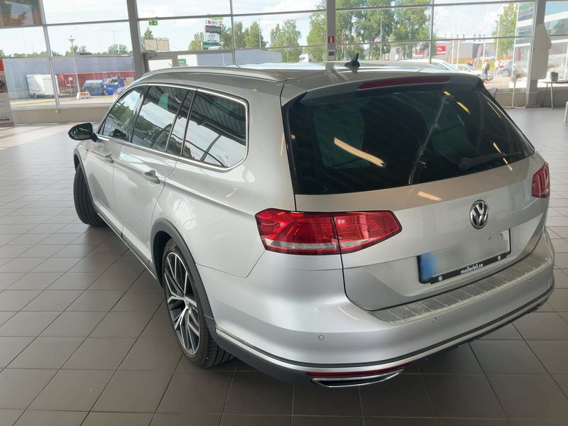 Volkswagen Passat Alltrack 2.0 TDI 4Motion BlueMotion Tech — zdjęcie 3