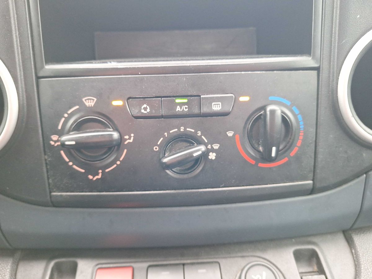 Peugeot Partner 2010 — photo 27