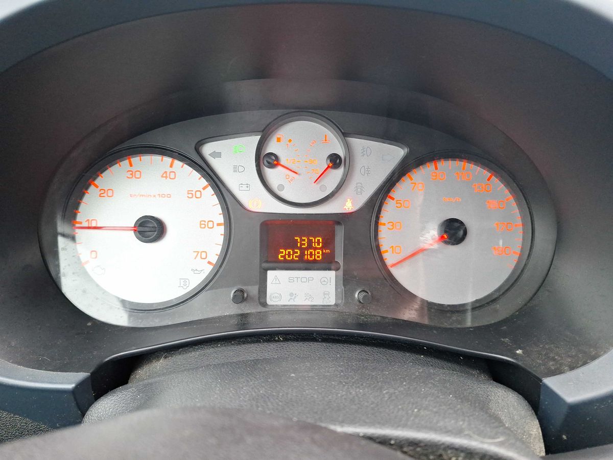Peugeot Partner 2010 — photo 22