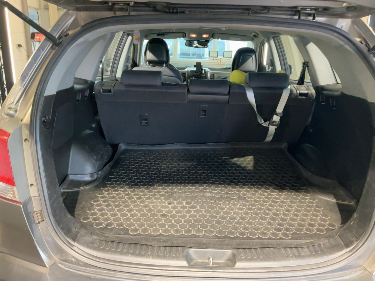 Kia Sorento 2011 — photo 16