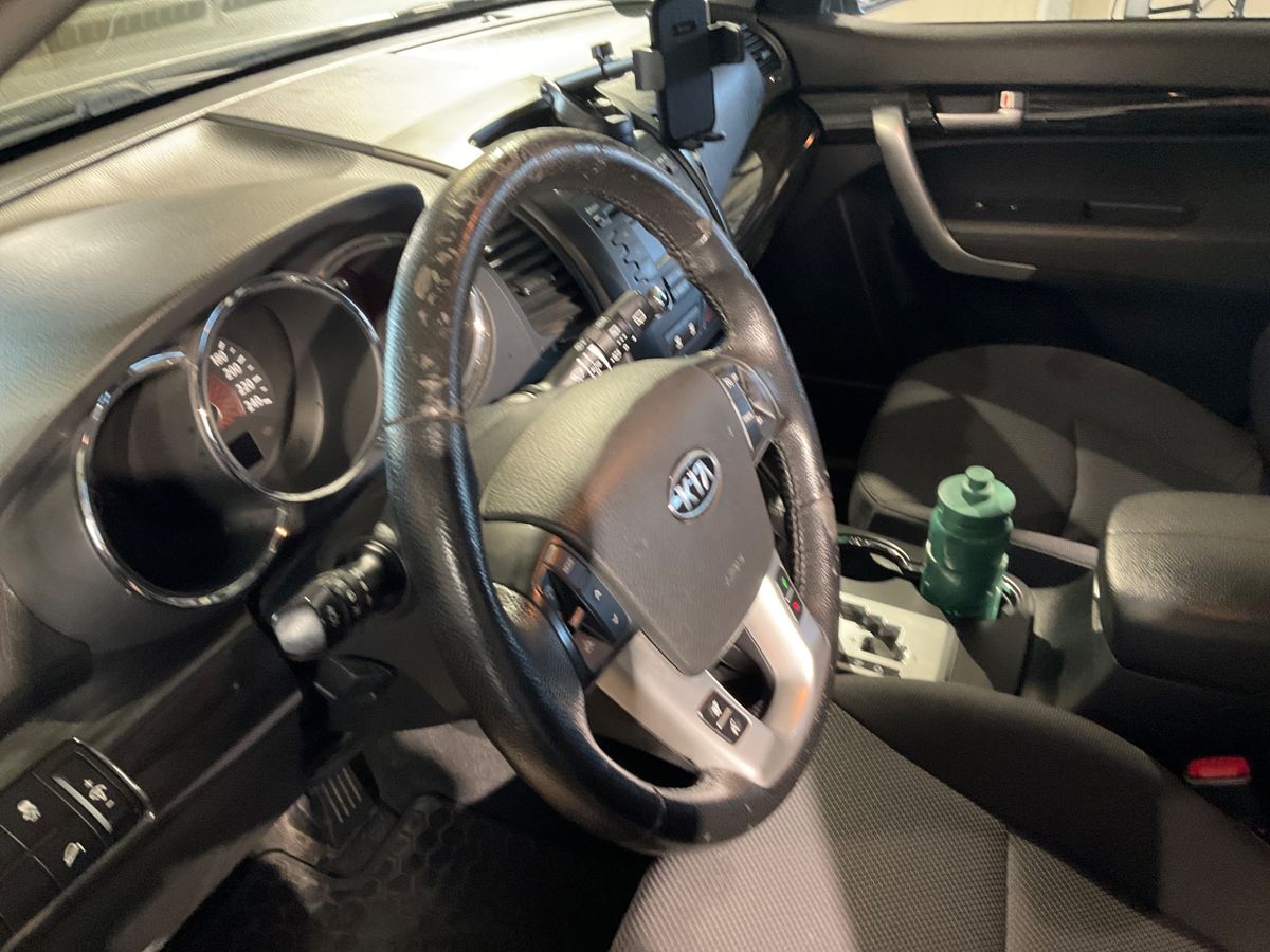 Kia Sorento 2011 — photo 30