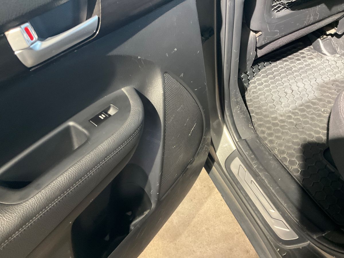 Kia Sorento 2011 — photo 32