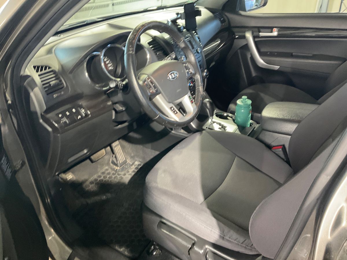 Kia Sorento 2011 — photo 29