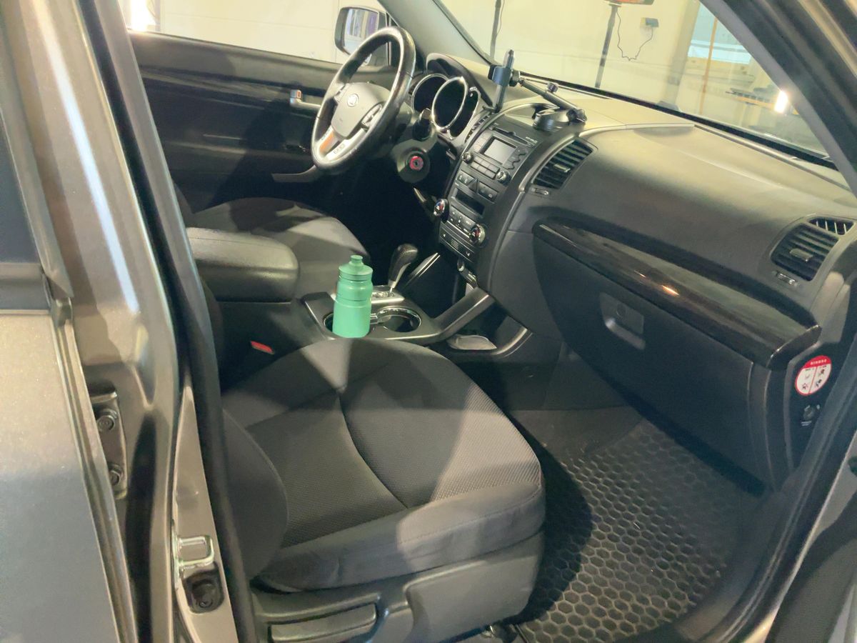 Kia Sorento 2011 — photo 17