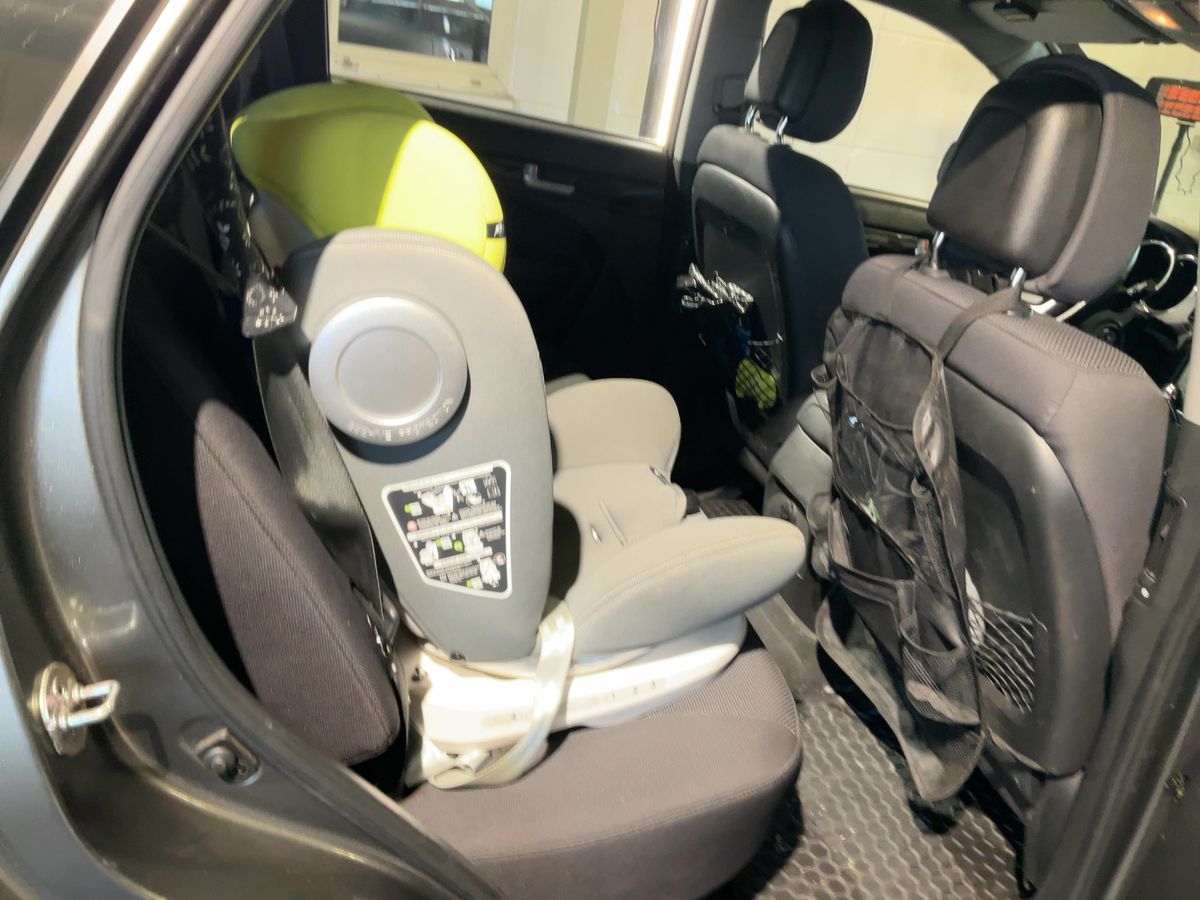 Kia Sorento 2011 — photo 20