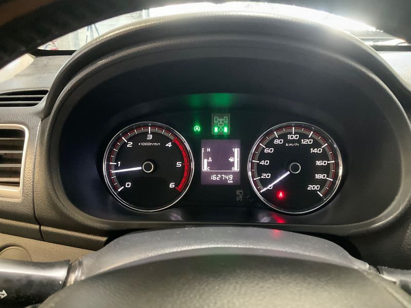Mitsubishi L 200 2.4 DI-D+ Intense Connect Club Cab 4WD — zdjęcie 13