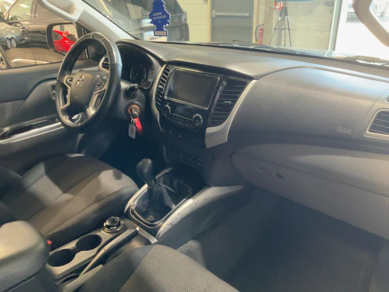 Mitsubishi L 200 2.4 DI-D+ Intense Connect Club Cab 4WD — zdjęcie 12