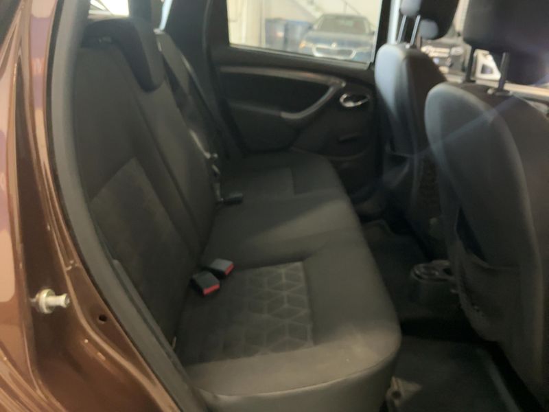 Dacia Duster 1.5 dCi Laureate 4x2 — zdjęcie 14