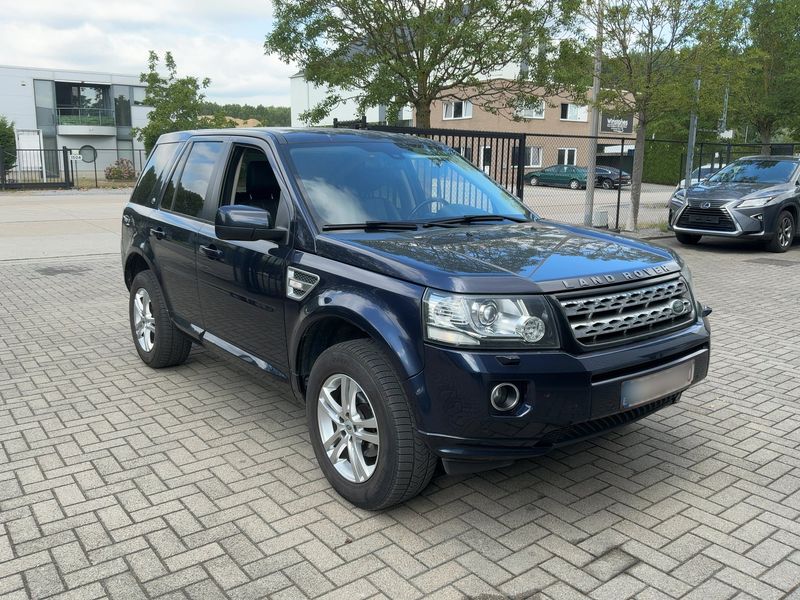 Land Rover Freelander 2.2 Td4 SE — zdjęcie 8