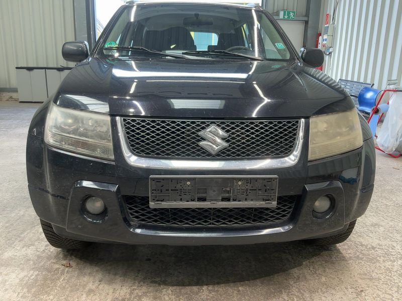 Suzuki Grand Vitara 2.0 Comfort — zdjęcie 9
