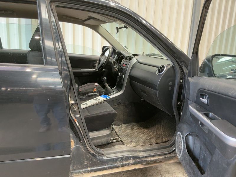 Suzuki Grand Vitara 2.0 Comfort — zdjęcie 11