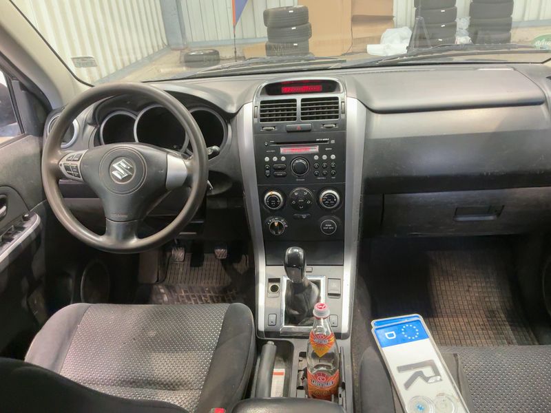 Suzuki Grand Vitara 2.0 Comfort — zdjęcie 12
