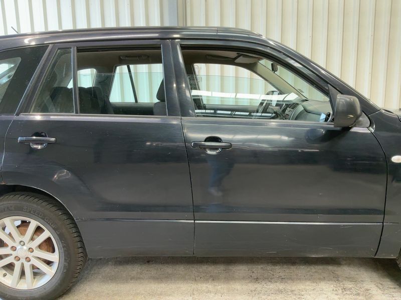 Suzuki Grand Vitara 2.0 Comfort — zdjęcie 7