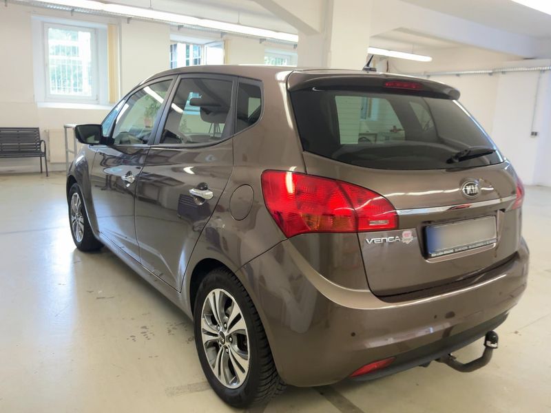 Kia Venga 1.6 Dream Team — zdjęcie 3