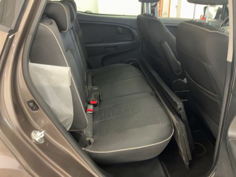 Kia Venga 1.6 Dream Team — zdjęcie 14