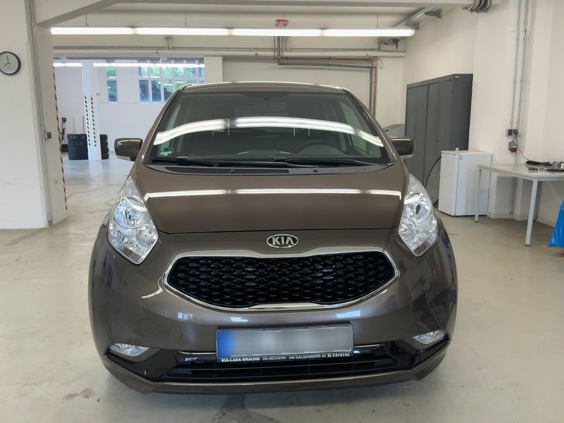 Kia Venga 1.6 Dream Team — zdjęcie 9
