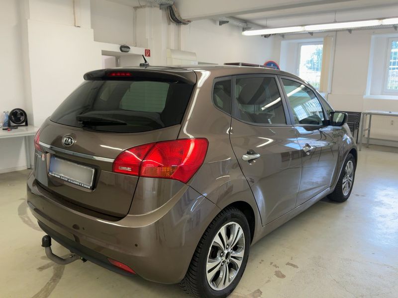 Kia Venga 1.6 Dream Team — zdjęcie 6
