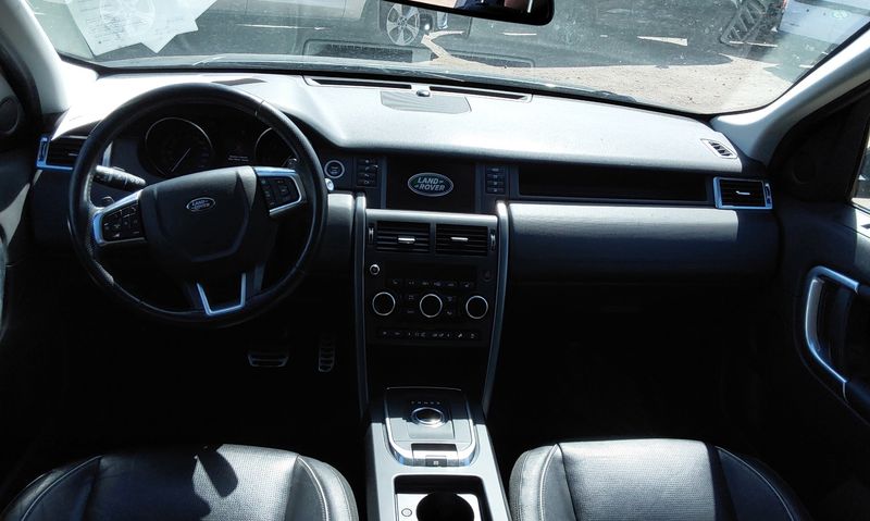 Land Rover Discovery Sport 2.0 Td4 SE AWD — zdjęcie 12