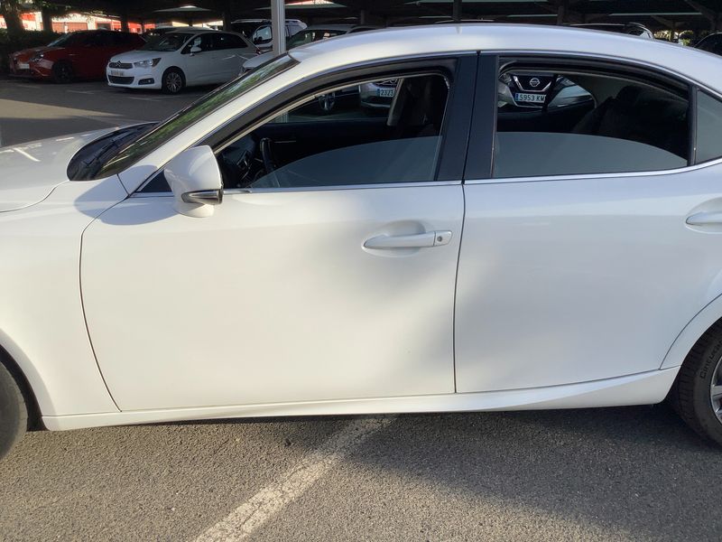 Lexus IS-Serie IS 300h Executive — zdjęcie 4
