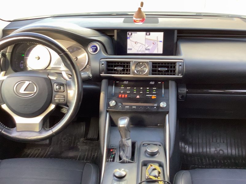 Lexus IS-Serie IS 300h Executive — zdjęcie 12